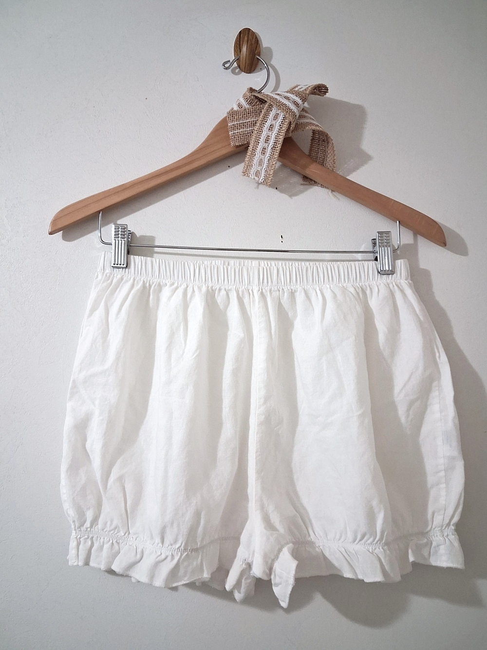 Sonderhaus Soft Winter White Romeo High Rise Ruffled Hem Cotton Bloomer Shorts - Picture 3 of 15